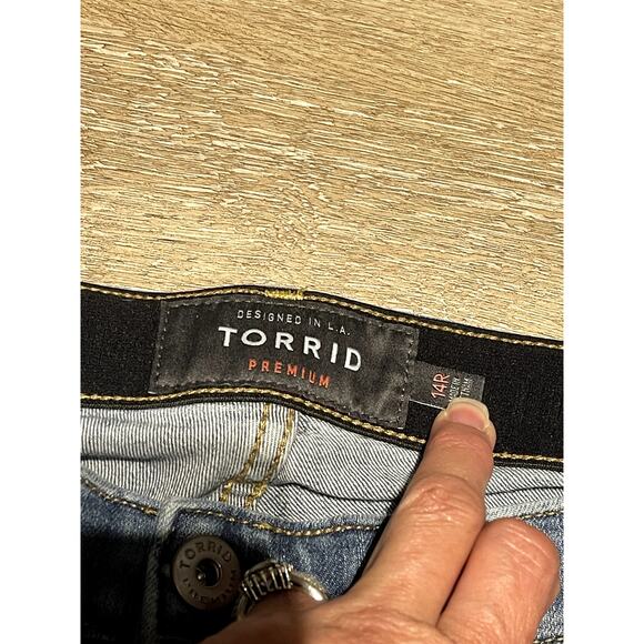 Torrid Sky High Skinny Jeans Women 14 Med Wash Distressed Button Fly Stretch EUC - Picture 4 of 13